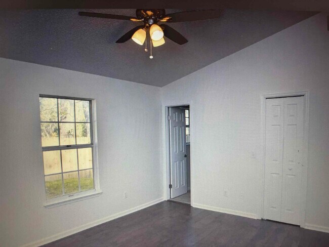Building Photo - 1404 San Jose Rd