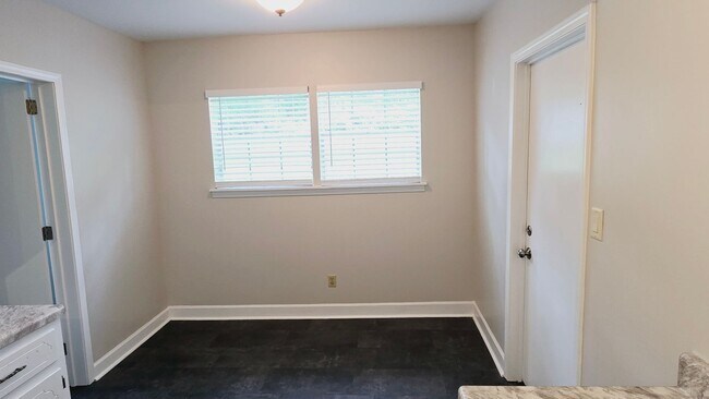 Building Photo - 3 Bedroom Home Near Samford & Brookwood