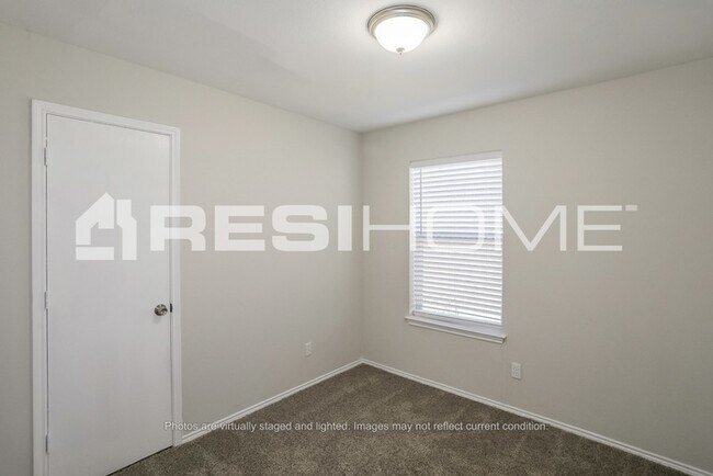 Building Photo - 3128 Ronay Dr