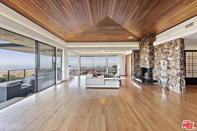 Building Photo - 6112 Via Subida