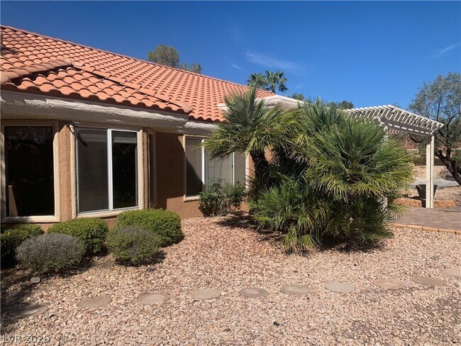 Building Photo - 2924 Crown Ridge Dr