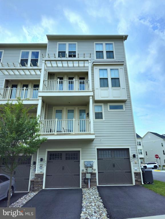 Building Photo - 902 California Dr