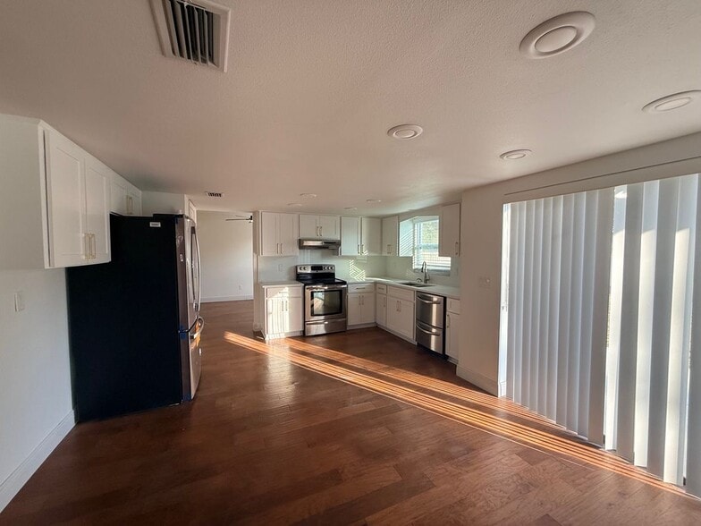 Building Photo - 4416 Summer Oak Dr