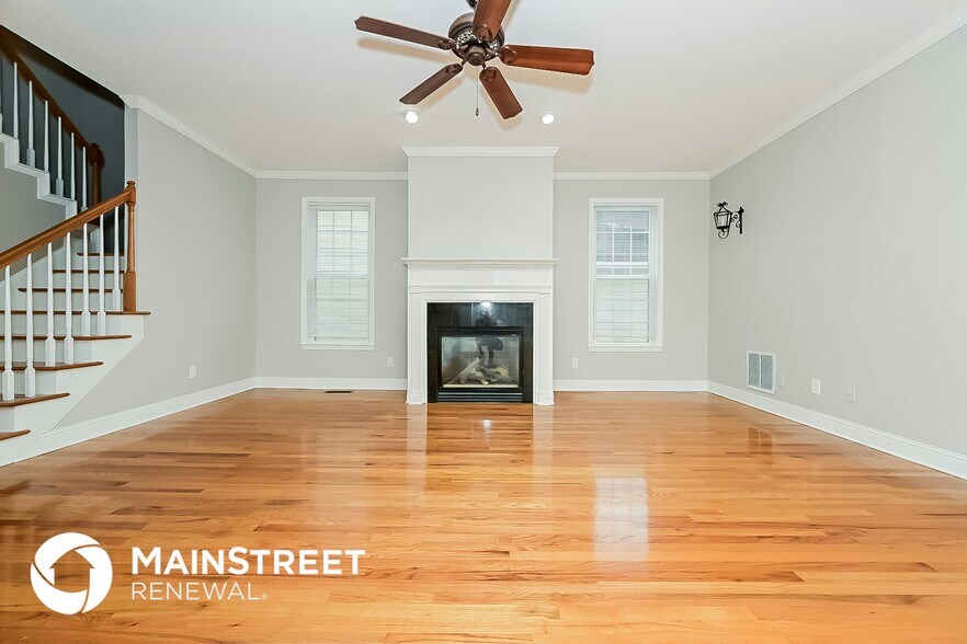 Building Photo - 107 Denham Square