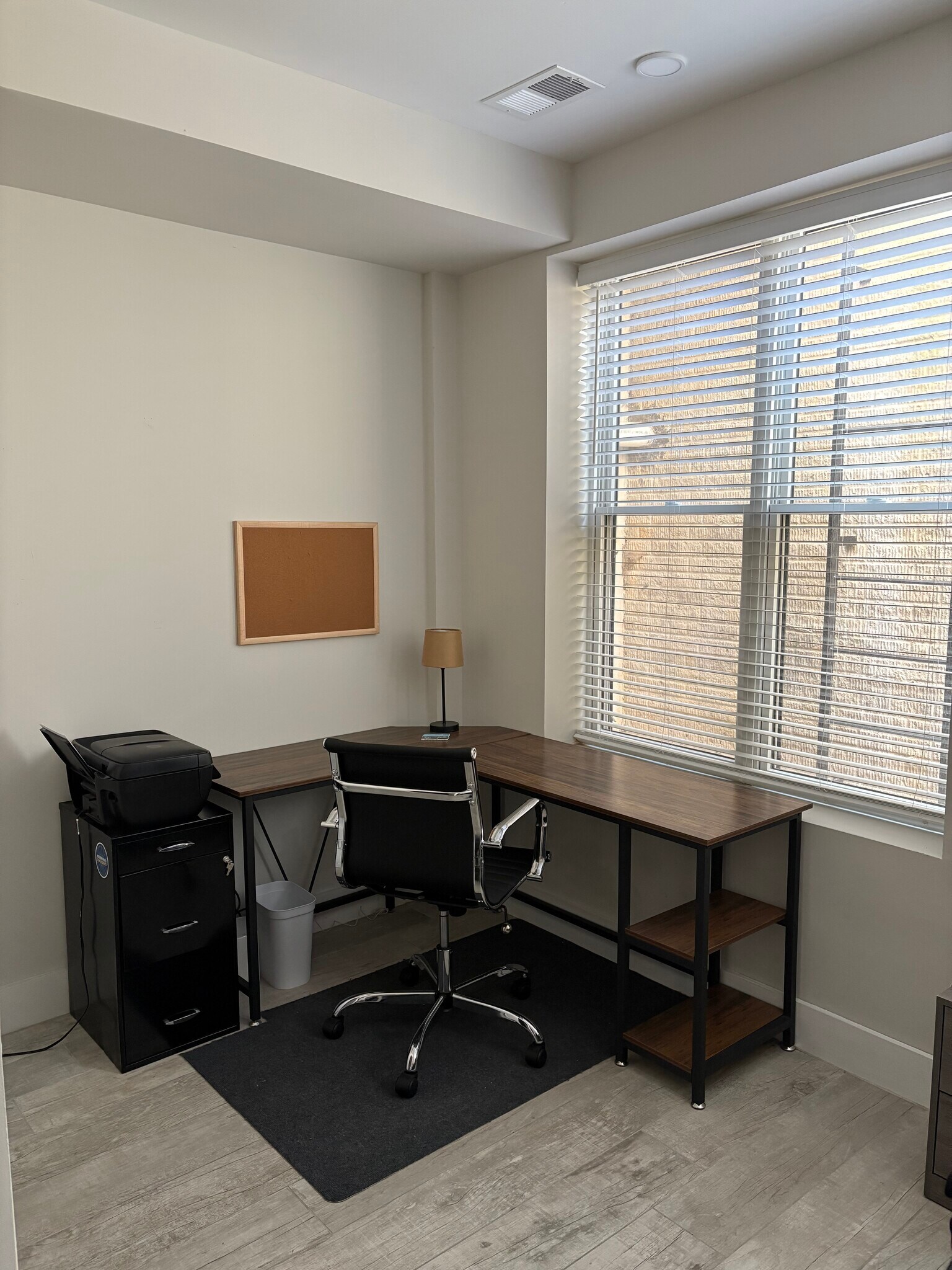 Building Photo - 2556 University Pl NW