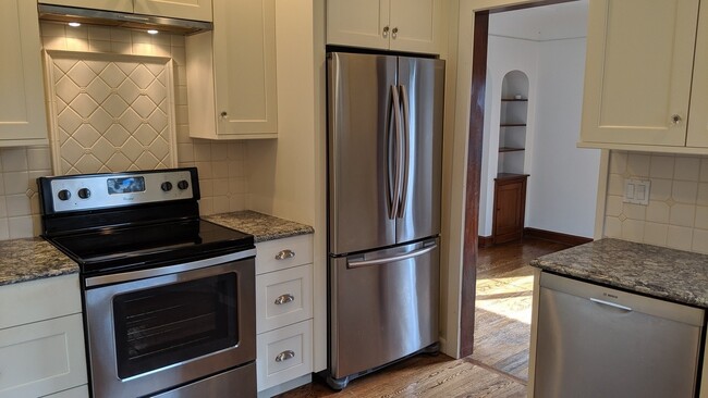 Building Photo - Stylish Tudor house with 3-bed, 2.5-bath, 1 office for rent in North Queen Ann