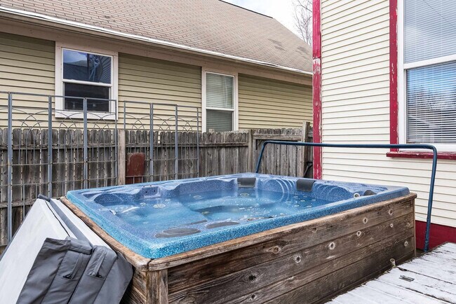 Building Photo - 2318 N New Jersey St