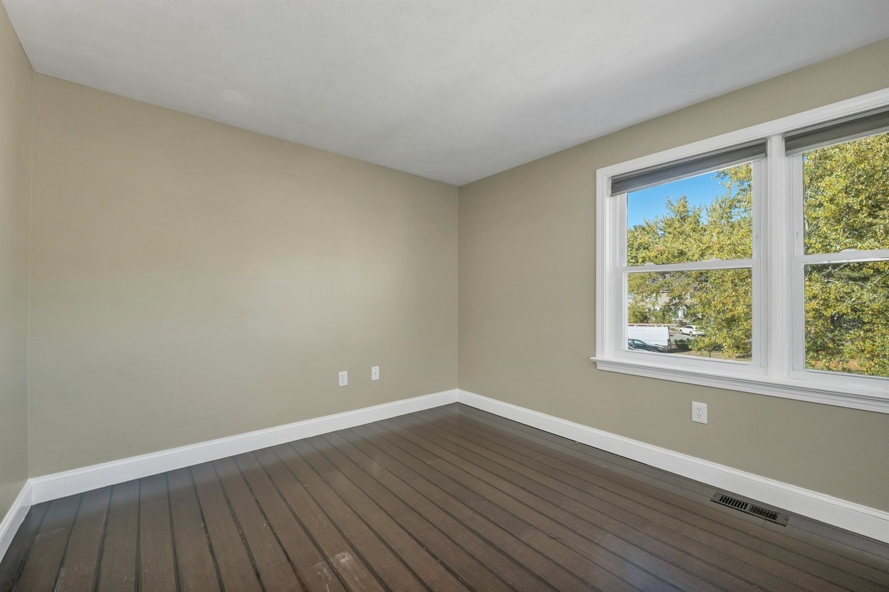 Building Photo - 32 Cadogan Way