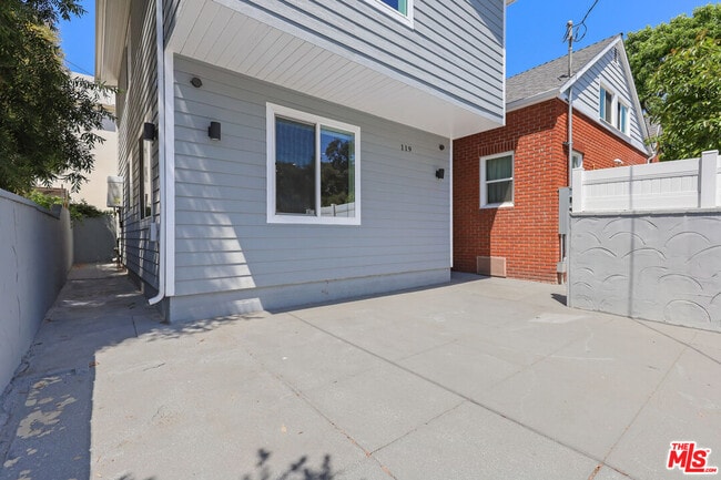 Building Photo - 119-119 S Myers St