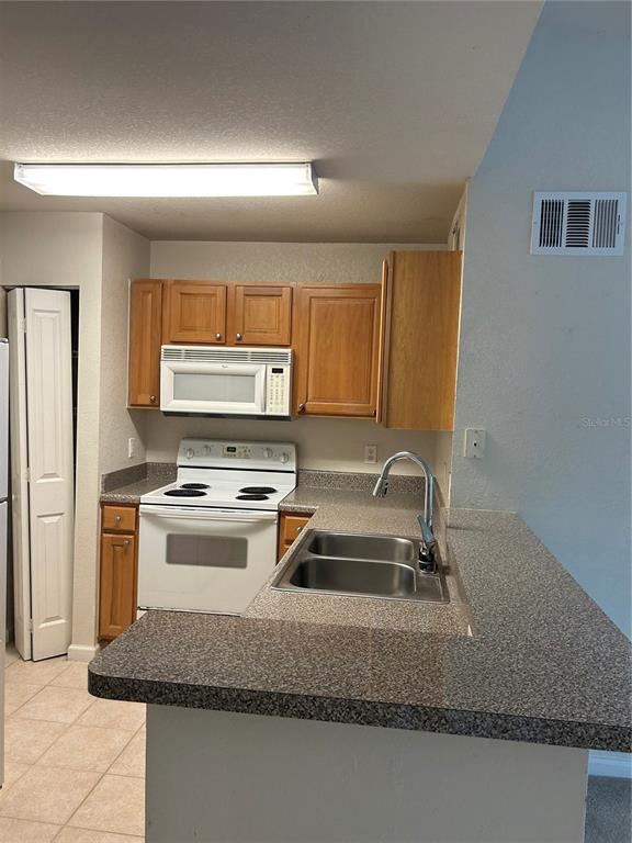 Building Photo - 11901 Sandy Knoll Ct