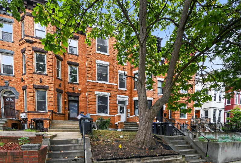 Building Photo - 1241 Kenyon St NW