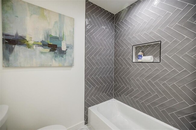 Building Photo - 3154 N Druid Hills Rd