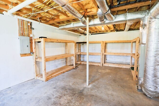 Building Photo - 3927 Stella Dr