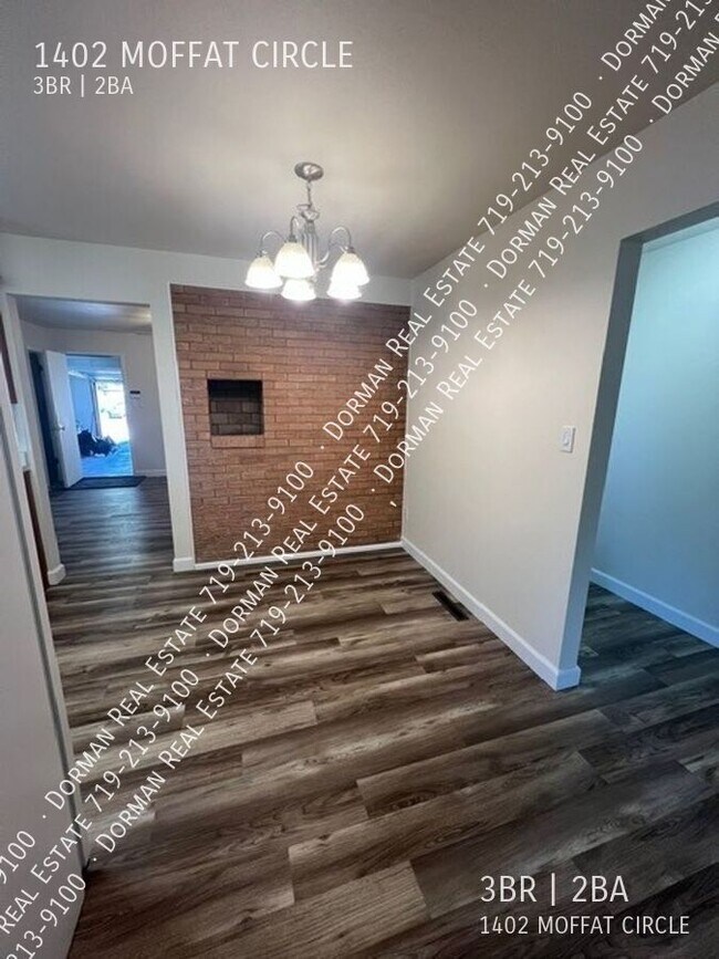 Building Photo - 1402 Moffat Cir