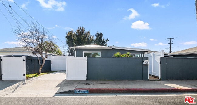 Building Photo - 14808 S Condon Ave