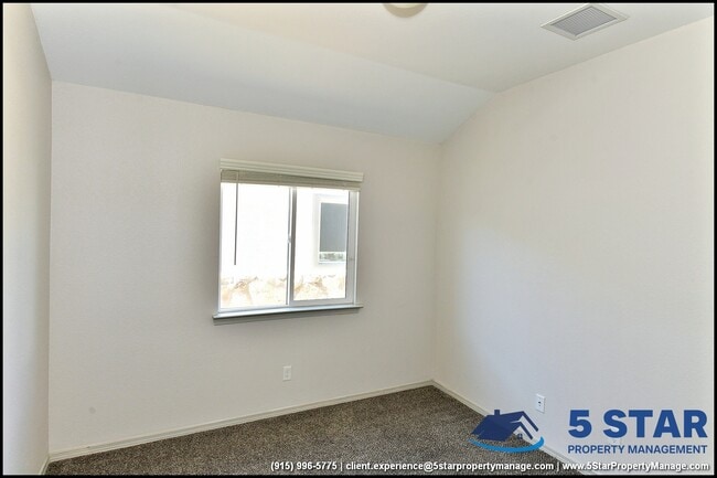 Building Photo - 14945 Tierra Escape Ave