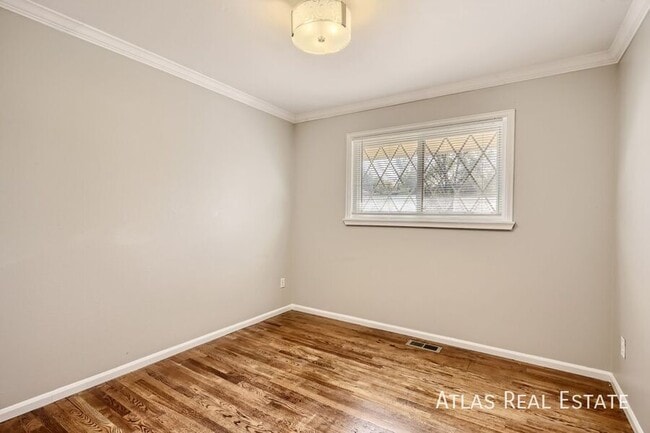 Building Photo - 538 Raemar Cir