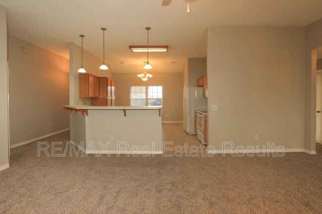 Building Photo - 1202 SW Cabriolet St