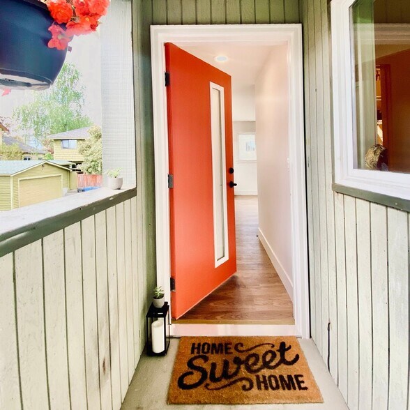 Private entry - 2620 NW 63rd St