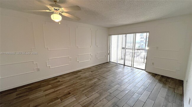 Building Photo - 711 N Pine Island Rd