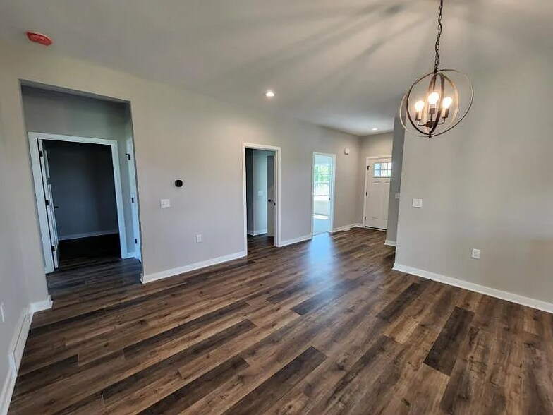 Building Photo - 946 Kings Dr