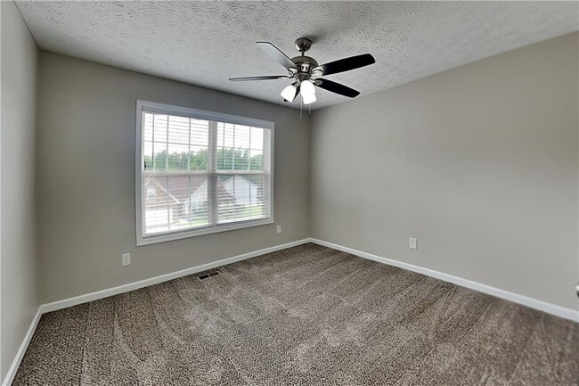 Building Photo - 658 Castlebrooke Way SE