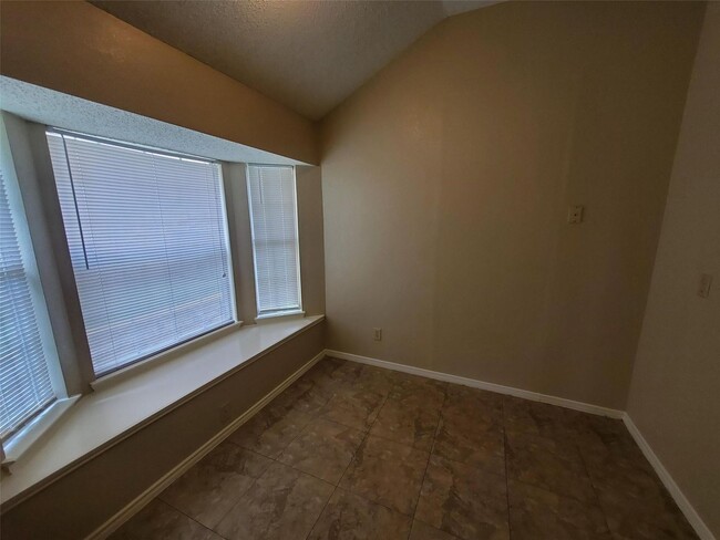 Building Photo - Lovely Garland Home over 1700 sqft!