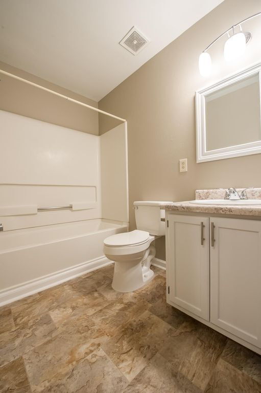 Building Photo - Gorgeous 4 BR 3 BA Town House Right By FSU and TCC!
