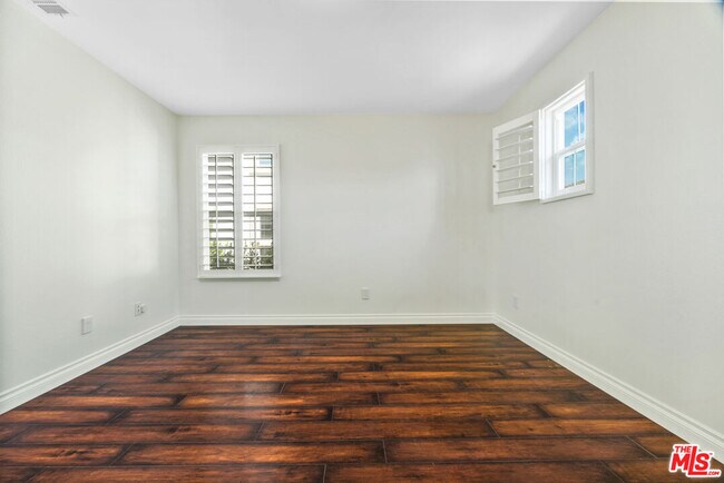 Building Photo - 2909 Venezia Ln