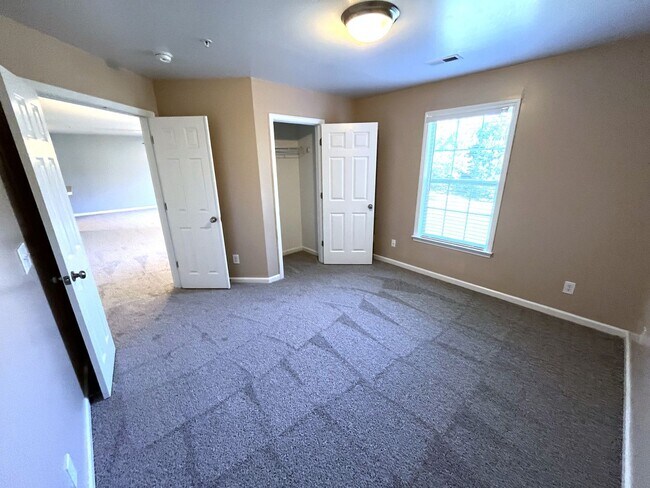 Building Photo - 4702 Pennoak Ln