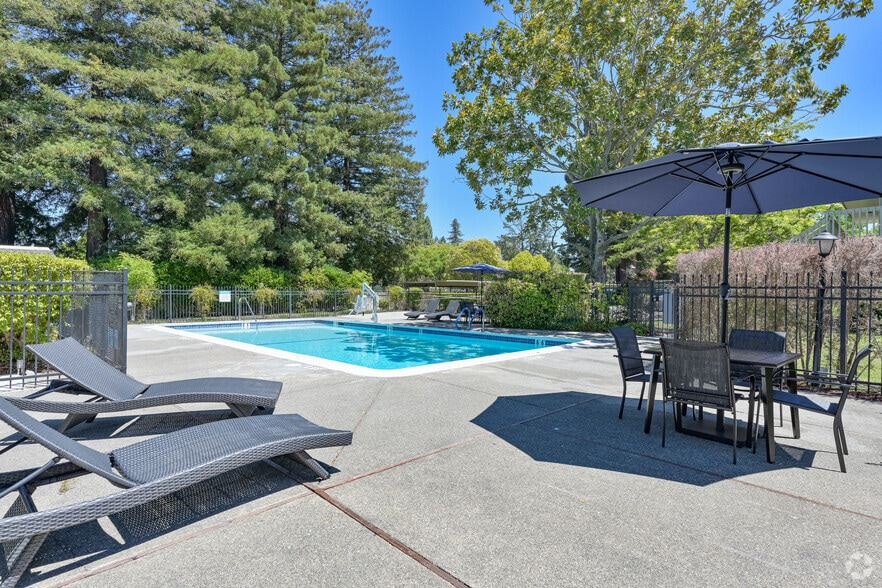 Pool - OTAVON APARTMENTS