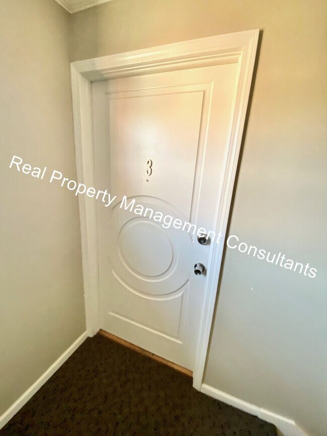 Building Photo - 1 Bedroom in Westport