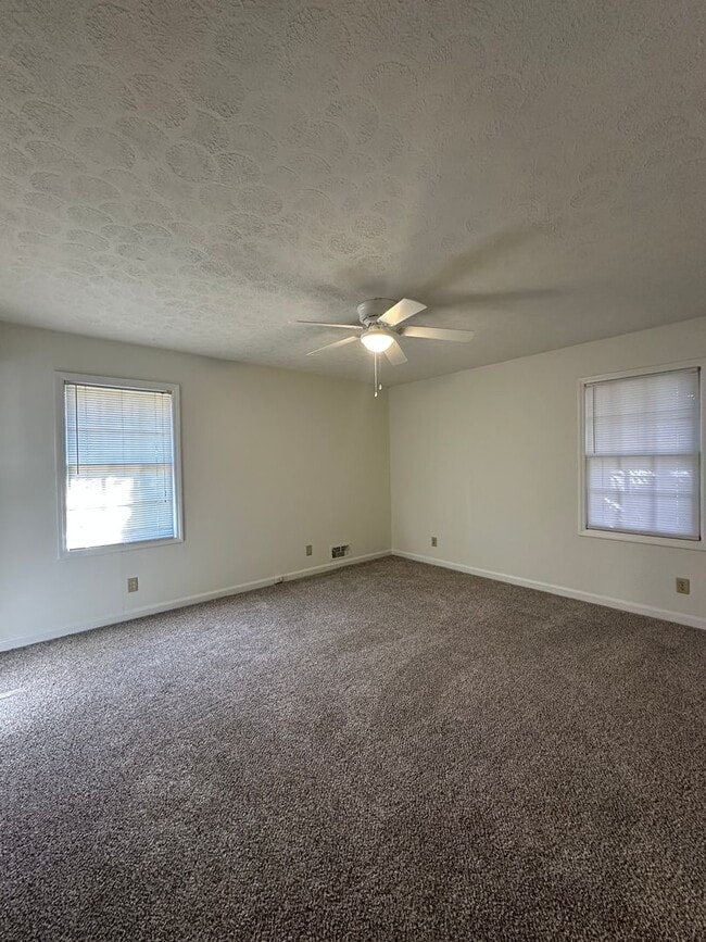 Building Photo - Move-in ready 3 bedroom, 2 bath brick home...