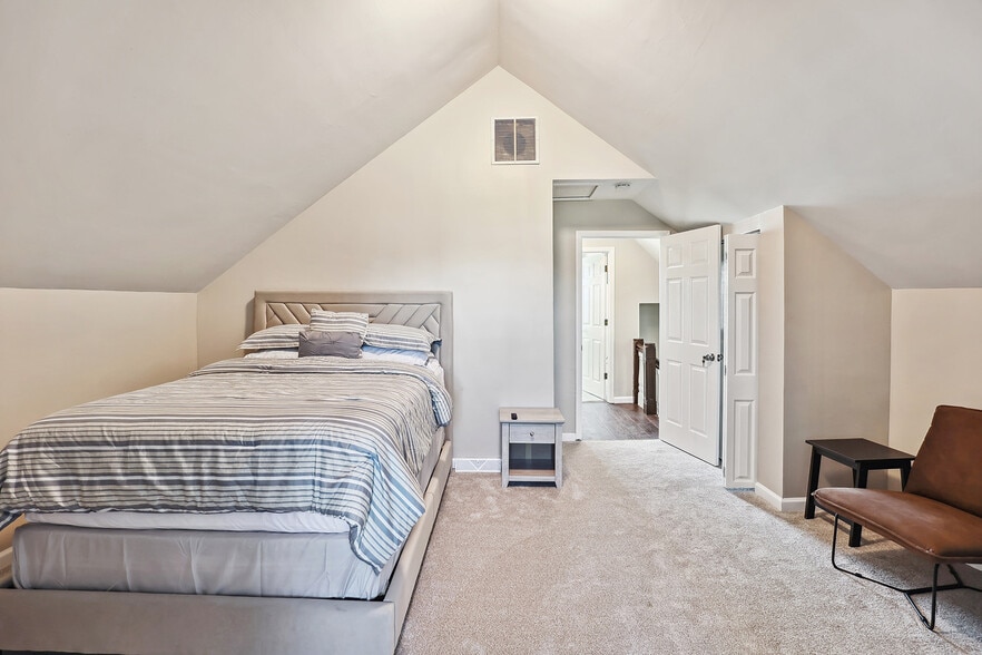 Building Photo - 5641 Cates Ave