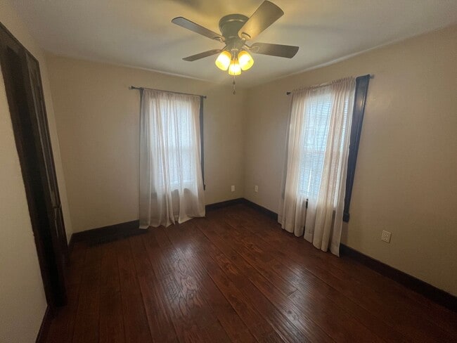 Building Photo - Two Bedroom in East Alton