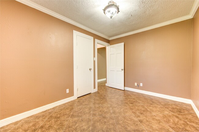 Building Photo - 9922 Carmalee St
