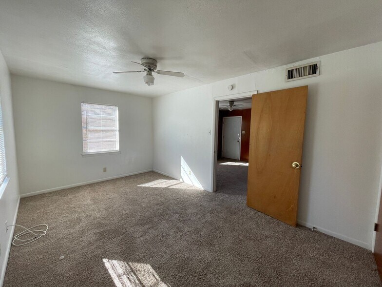 Building Photo - 1508 N W S Young Dr