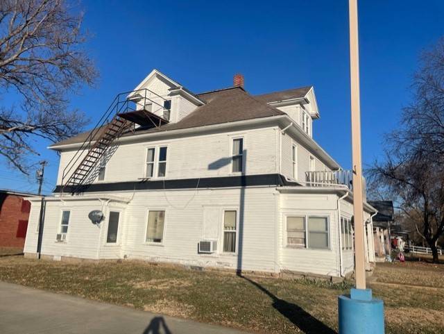 Building Photo - 211 E 7th St