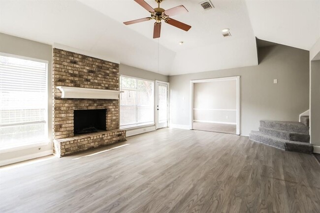 Building Photo - 1607 Bodart Cir