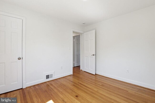 Building Photo - 618 Wayne Ave