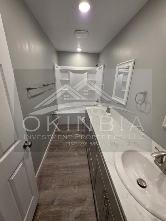 Building Photo - 1038 Rossiter Dr