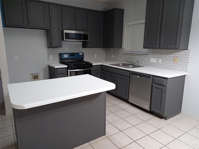 Building Photo - 2018 Old Ml Rd