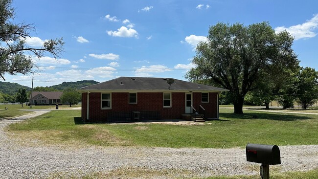 Building Photo - Beautiful renovated farmhouse