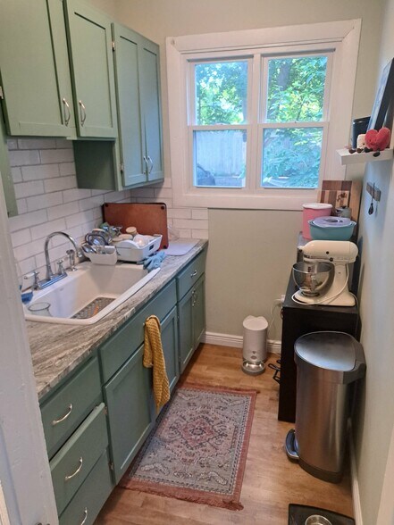 kitchen - 377 Pearl St