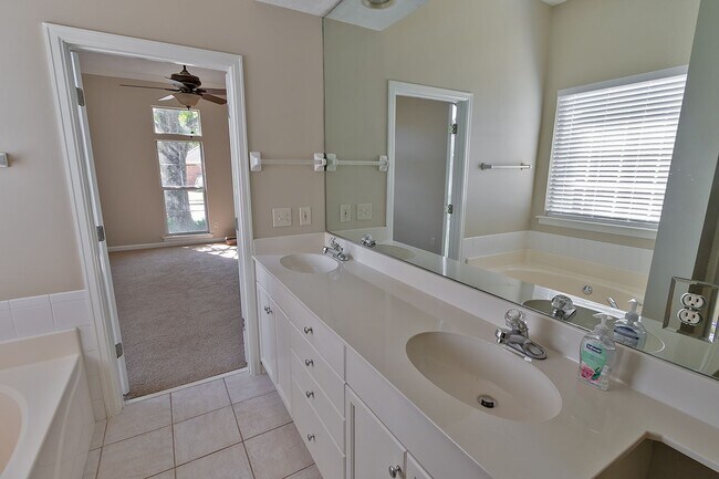 Building Photo - Home for Rent in Montgomery