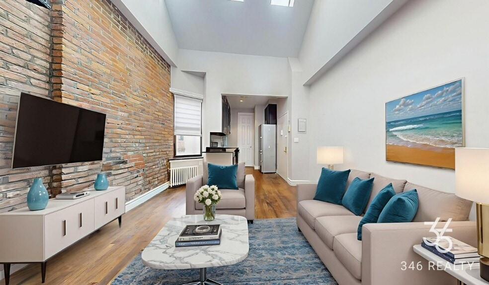 Primary Photo - East 25th Street