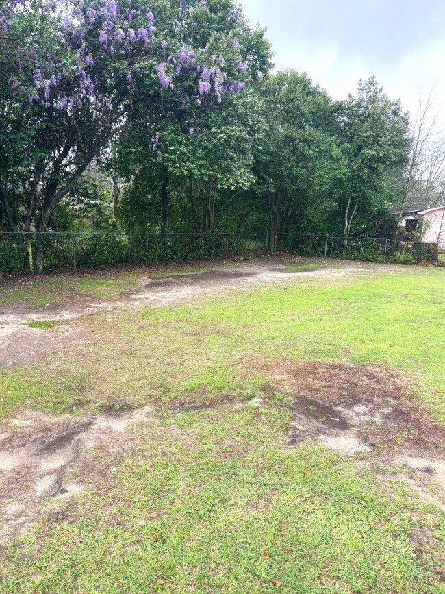 Building Photo - 82 Oliver Dr