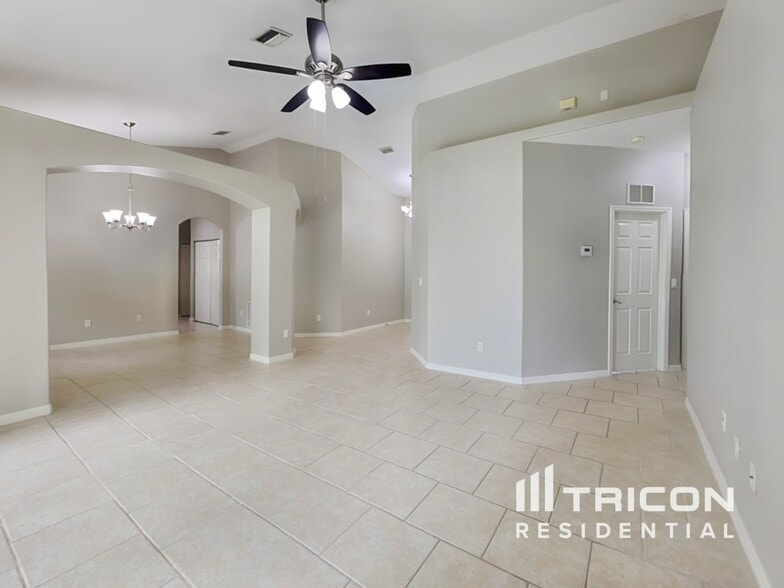 Building Photo - 24 Royal Palm Ln