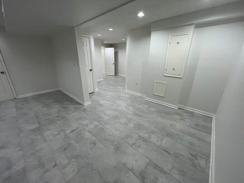 Building Photo - 1106 Landerset Dr