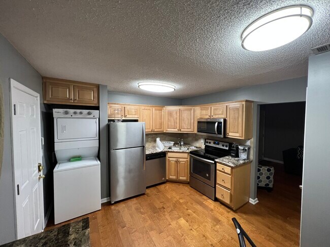 Building Photo - 315 Hilderbrand Dr